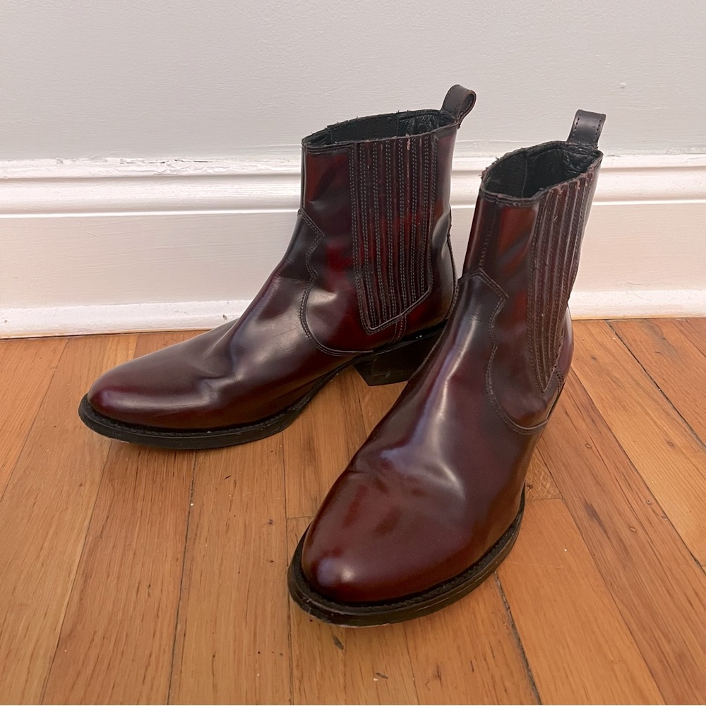 Frye women’s leather ankle boots size 9, burgundy leather